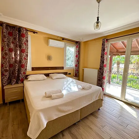 Private Among Trees, With A Private Pool Φετιγιέ